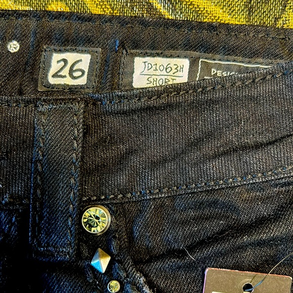 Price will go up to $80 after show ‼️Miss Me 26 NWT Black Jean Shorts - Picture 6 of 16